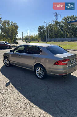 Лифтбек Skoda Superb 2013 в 