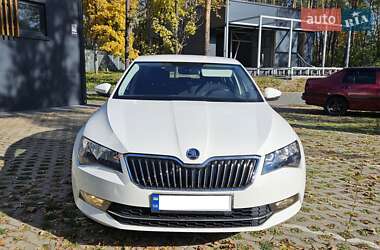 Лифтбек Skoda Superb 2016 в 