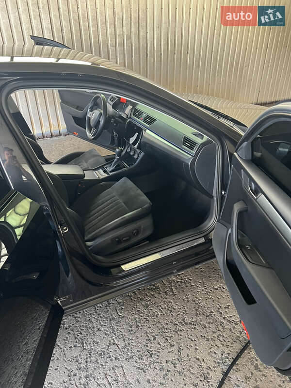 Ліфтбек Skoda Superb 2015 в Городку