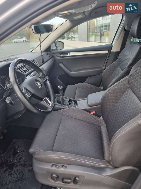 Лифтбек Skoda Superb 2015 в Ужгороде