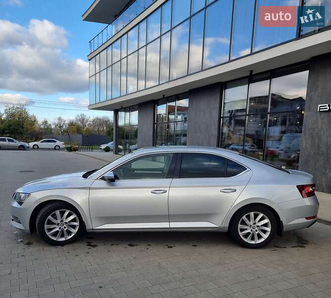 Лифтбек Skoda Superb 2015 в Ужгороде