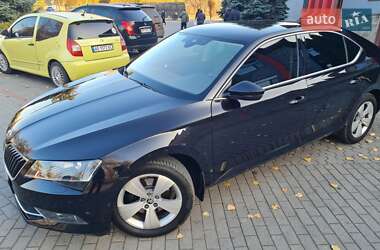 Ліфтбек Skoda Superb 2018 в 