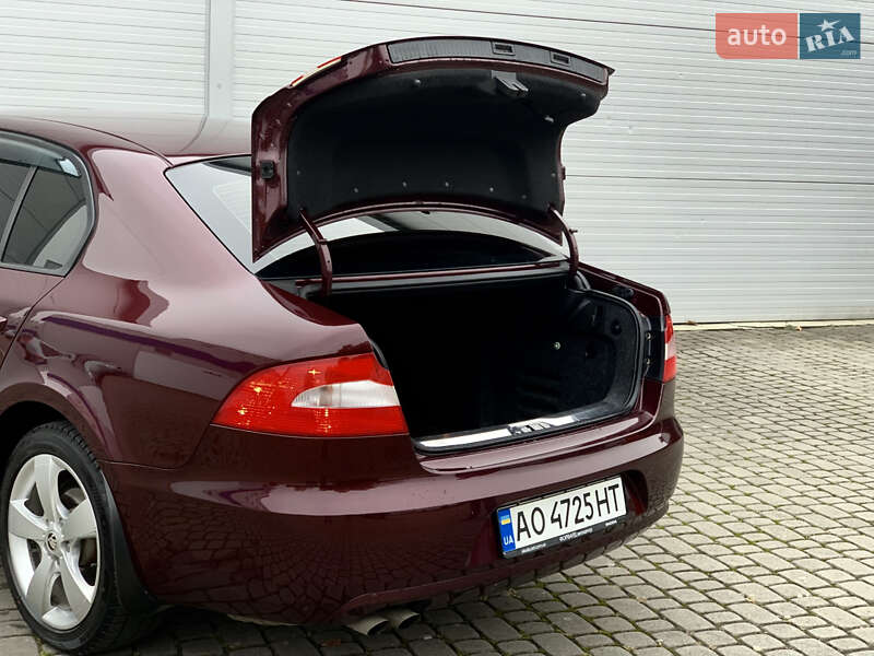 Лифтбек Skoda Superb 2012 в Мукачево