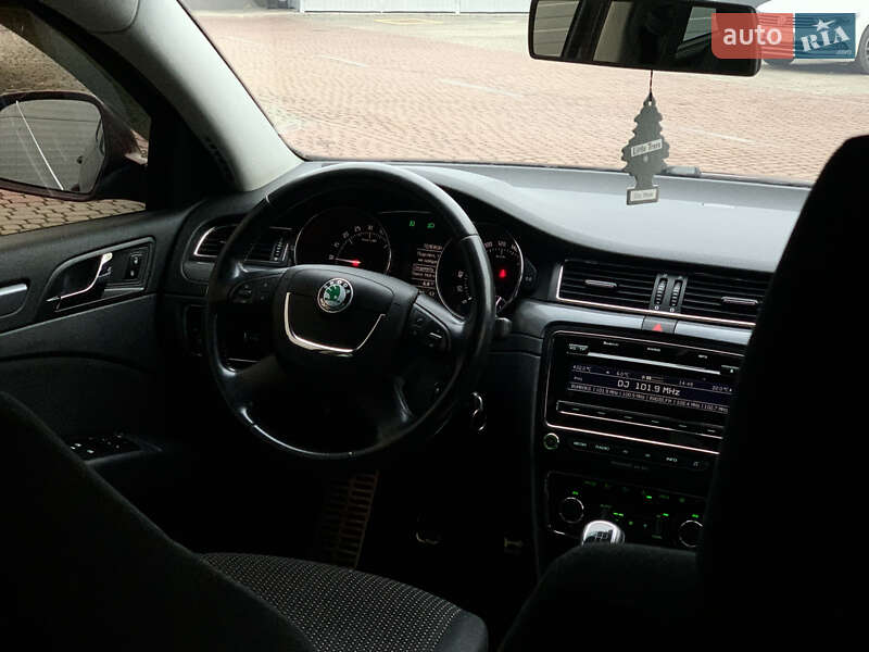 Лифтбек Skoda Superb 2012 в Мукачево