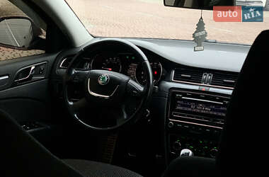 Лифтбек Skoda Superb 2012 в 