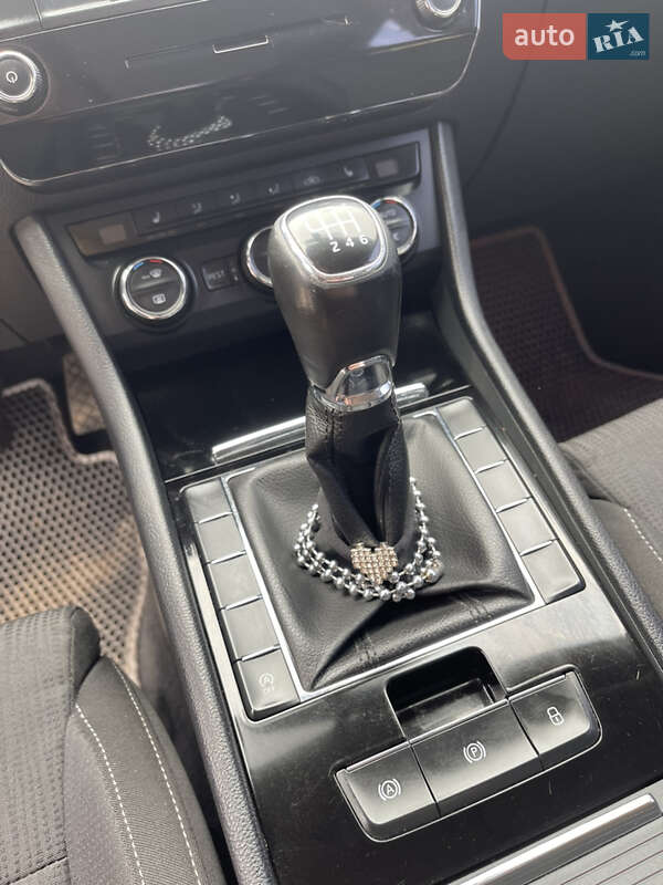 Лифтбек Skoda Superb 2016 в Кривом Роге