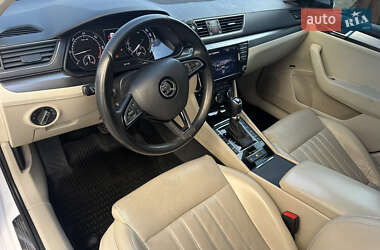 Лифтбек Skoda Superb 2017 в 