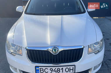 Універсал Skoda Superb 2011 в Дрогобичі