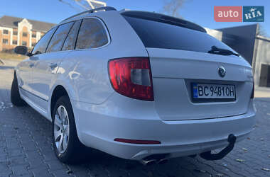 Універсал Skoda Superb 2011 в Дрогобичі