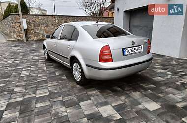 Ліфтбек Skoda Superb 2002 в Острозі