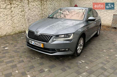 Лифтбек Skoda Superb 2016 в Залещиках