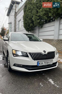 Лифтбек Skoda Superb 2016 в Киеве