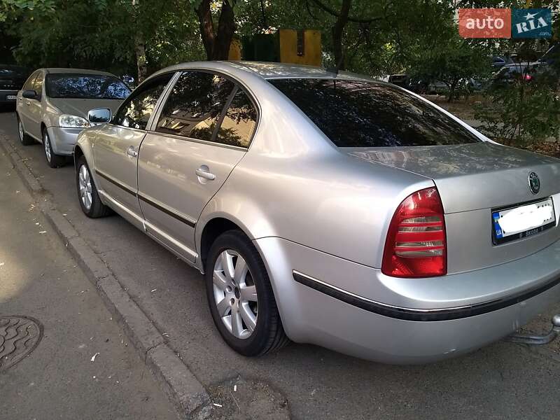 Лифтбек Skoda Superb 2004 в Киеве