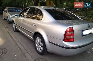 Лифтбек Skoda Superb 2004 в 