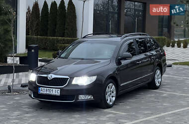 Універсал Skoda Superb 2012 в Ужгороді