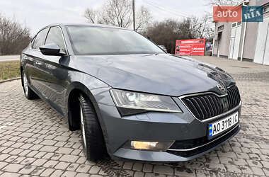 Лифтбек Skoda Superb 2016 в 