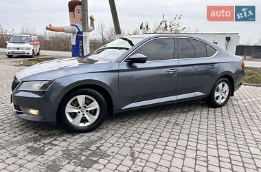 Лифтбек Skoda Superb 2016 в 