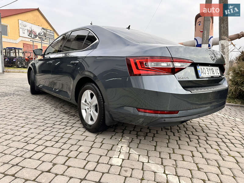Ліфтбек Skoda Superb 2016 в Мукачевому