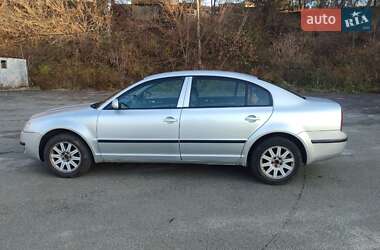 Лифтбек Skoda Superb 2003 в Калиновке