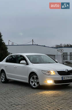 Лифтбек Skoda Superb 2011 в Ровно