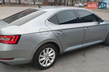 Лифтбек Skoda Superb 2015 в Кривом Роге