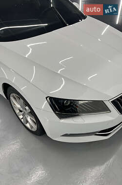 Лифтбек Skoda Superb 2016 в 