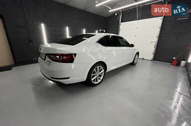 Лифтбек Skoda Superb 2016 в 