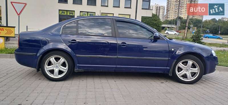 Лифтбек Skoda Superb 2002 в Львове