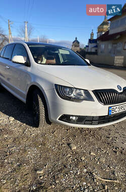 Лифтбек Skoda Superb 2013 в 