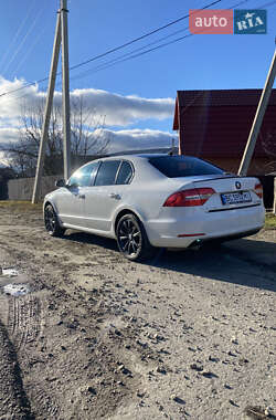 Лифтбек Skoda Superb 2013 в 