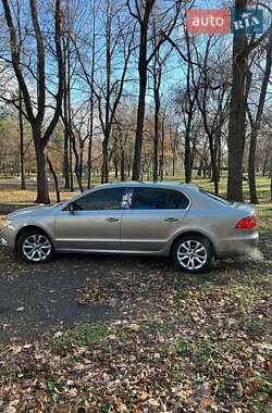 Лифтбек Skoda Superb 2011 в 