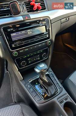 Лифтбек Skoda Superb 2011 в 
