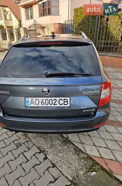 Універсал Skoda Superb 2015 в Ужгороді