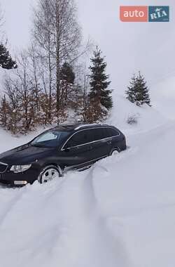 Універсал Skoda Superb 2012 в Ужгороді