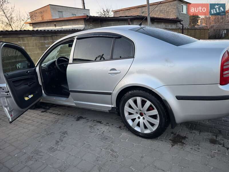 Лифтбек Skoda Superb 2005 в Сарнах фото 3 Лифтбек Skoda Superb 2005 в Сарнах