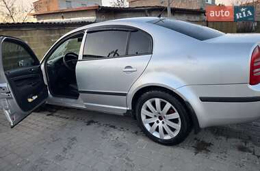 Лифтбек Skoda Superb 2005 в 