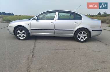 Лифтбек Skoda Superb 2006 в Хороле