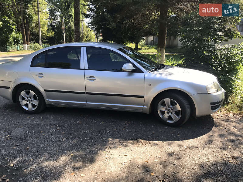 Лифтбек Skoda Superb 2006 в Сваляве