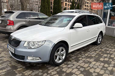 Універсал Skoda Superb 2011 в Чернівцях