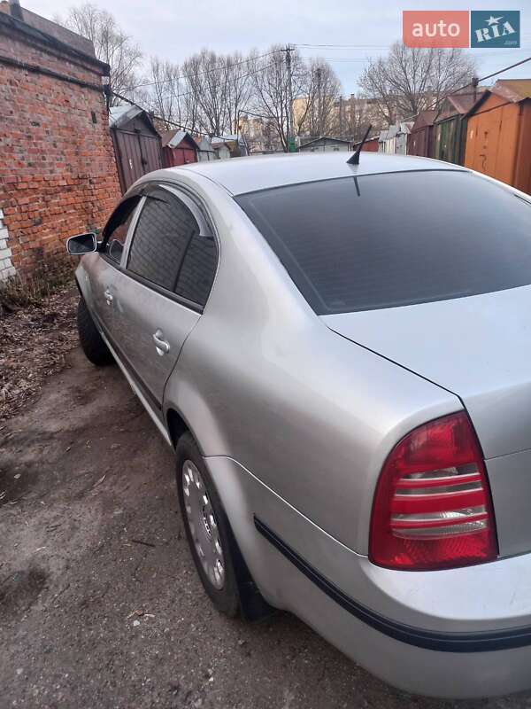 Ліфтбек Skoda Superb 2005 в Чернігові