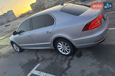 Лифтбек Skoda Superb 2013 в 