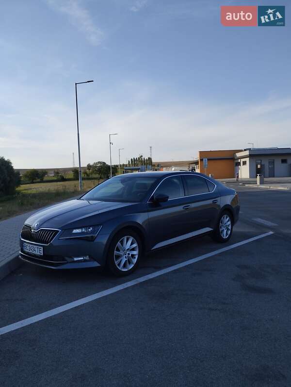Лифтбек Skoda Superb 2019 в Львове