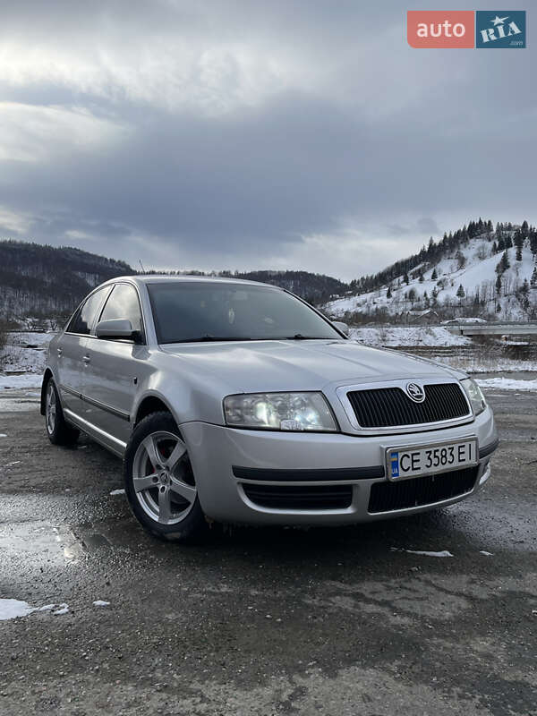 Лифтбек Skoda Superb 2004 в 
