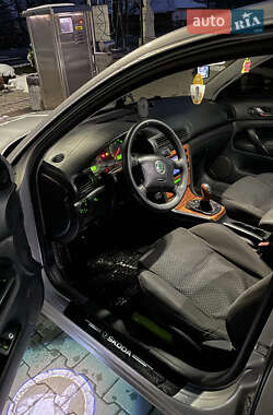 Лифтбек Skoda Superb 2004 в 