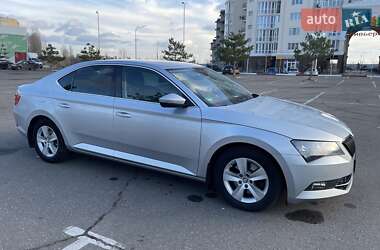 Лифтбек Skoda Superb 2016 в 