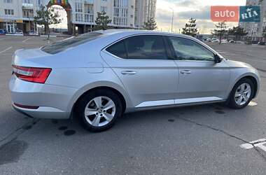 Лифтбек Skoda Superb 2016 в 
