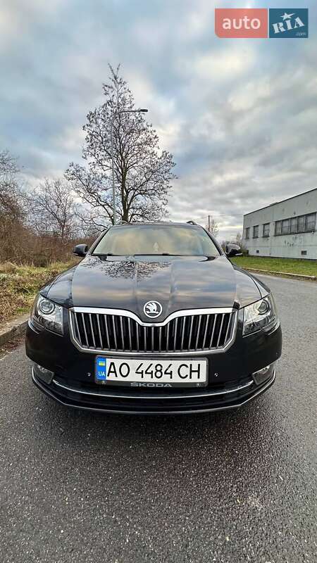 Универсал Skoda Superb 2015 в Ужгороде