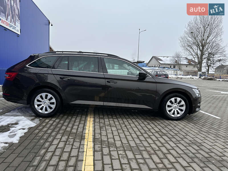 Універсал Skoda Superb 2021 в Нововолинську