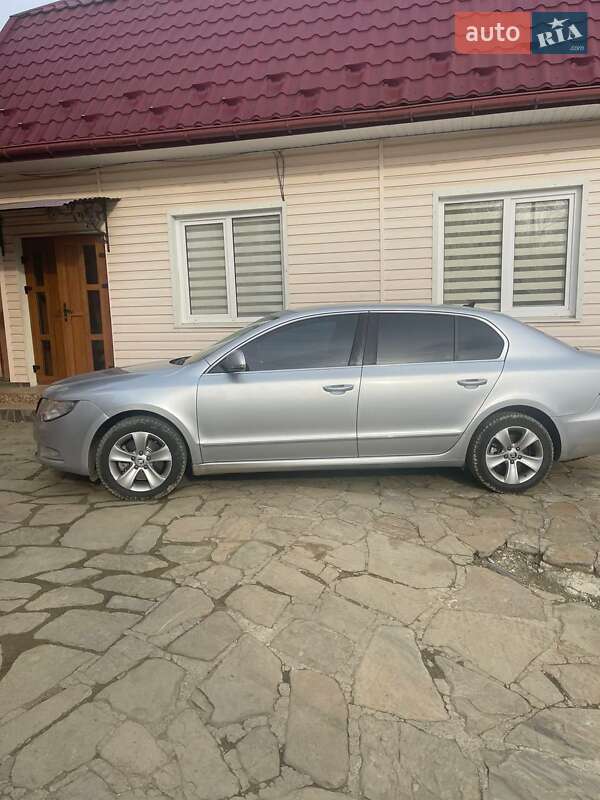 Лифтбек Skoda Superb 2012 в Надворной