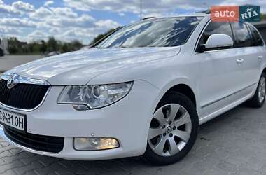 Універсал Skoda Superb 2011 в Дрогобичі